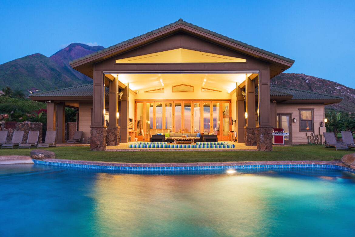 Top Mistakes to Avoid When Hiring a Pool Builder