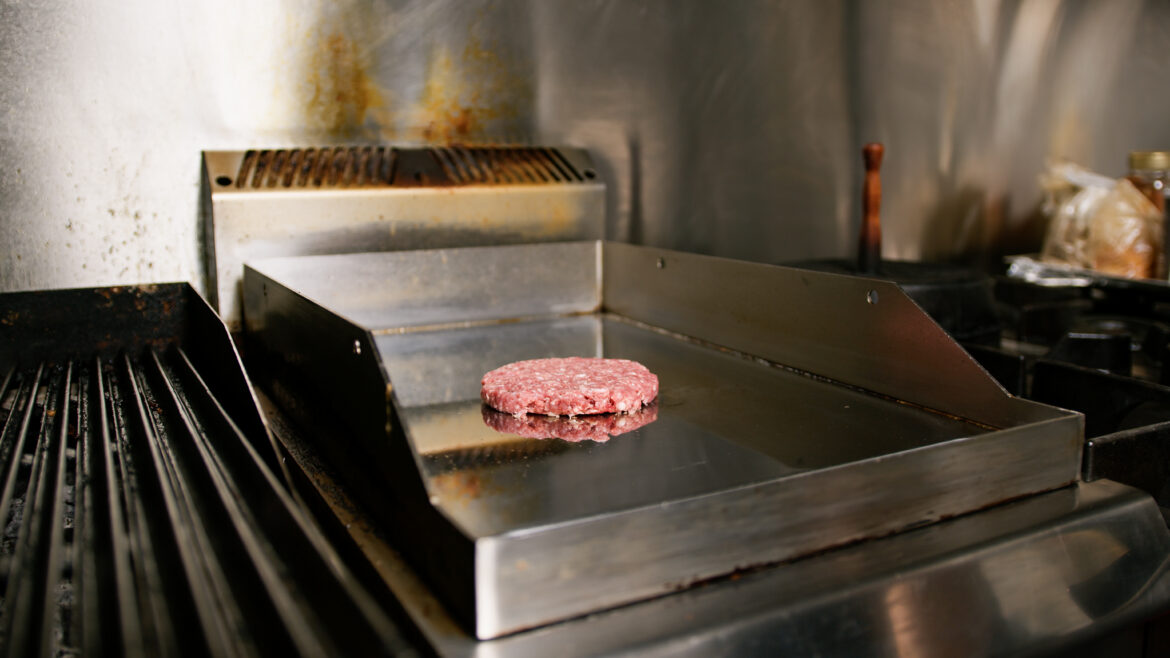 Consistency is King: Maintaining Perfect Grill Temperatures During the Friday Rush